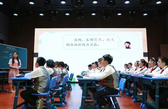 真正意义上可以全天候陪同学生的以相似教师的人物了解学生